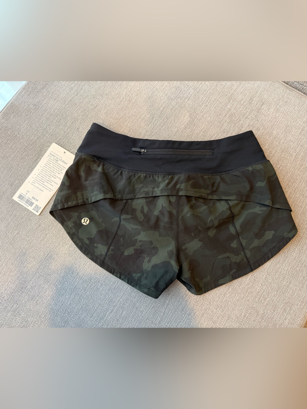 NWT! Lululemon Speed Up 2.5” Inseam Shorts Black & Green Camo - Picture 11 of 11